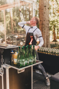 Animation mariage , bartender , cocktails , flair , Marie-clémentine Merlin , wedding planner Paris France , Hauts-de-France , Corse , Nord pas de Calais , Haut de gamme , exception
